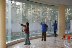 玻璃清洗中